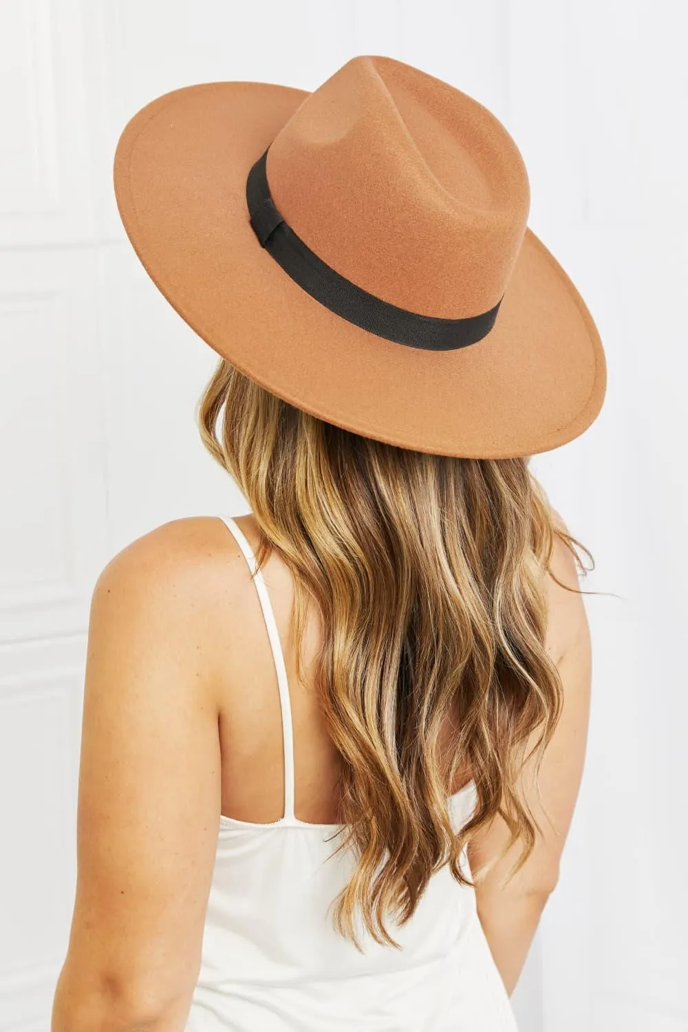 Chic Tan Fedora with Stylish Black Ribbon Accent