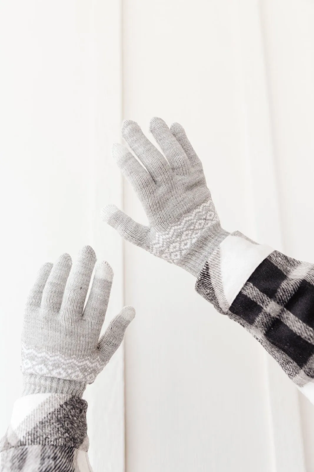 Scandinavian Simplicity Gloves in Gray